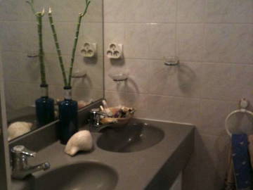 Roomlala | Kamer te huur in 'n plaaslike huis.