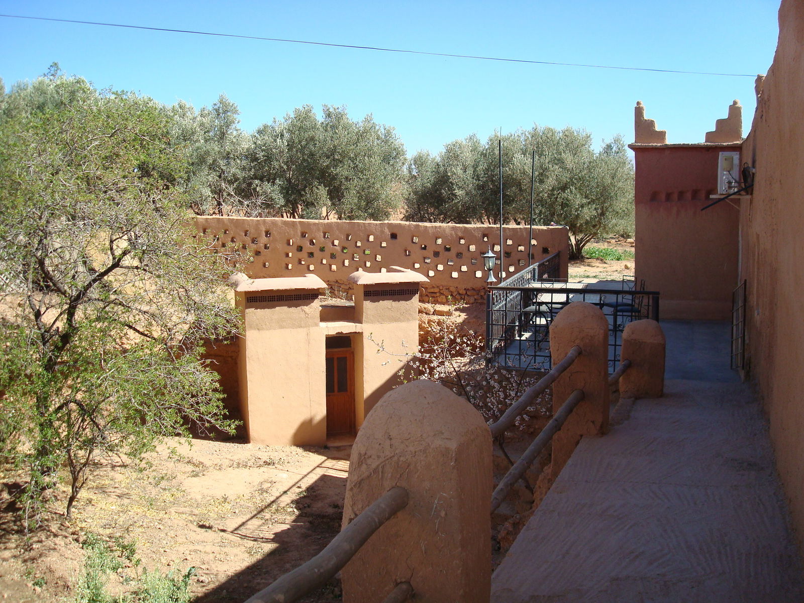 Unabhängiges Studio Souk El-Khémis Dades 230825