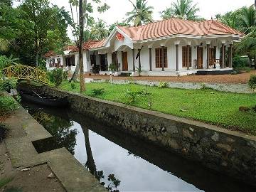 Room For Rent Kumarakom 81740-1