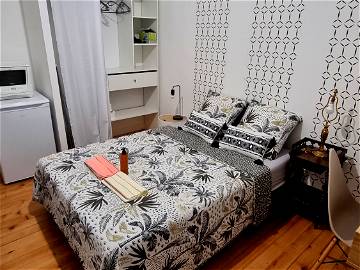 Roomlala | Komfortabel eingerichtetes Zimmer im 1. Stock zum Innenhof
