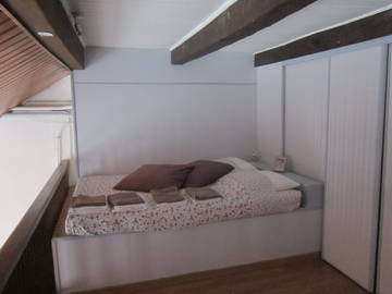 Roomlala | Komfortowy dwupoziomowy loft do wynajęcia