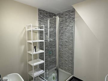 Chambre chez l'habitant à louer à Villers-Bocage - photo 5 : salle de bain-5