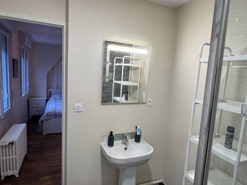 Chambre chez l'habitant à louer à Villers-Bocage - photo 6 : salle de bain-6