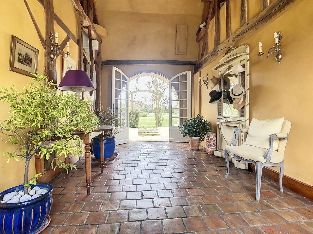 Entire Home Le Plessis-Hébert 662356