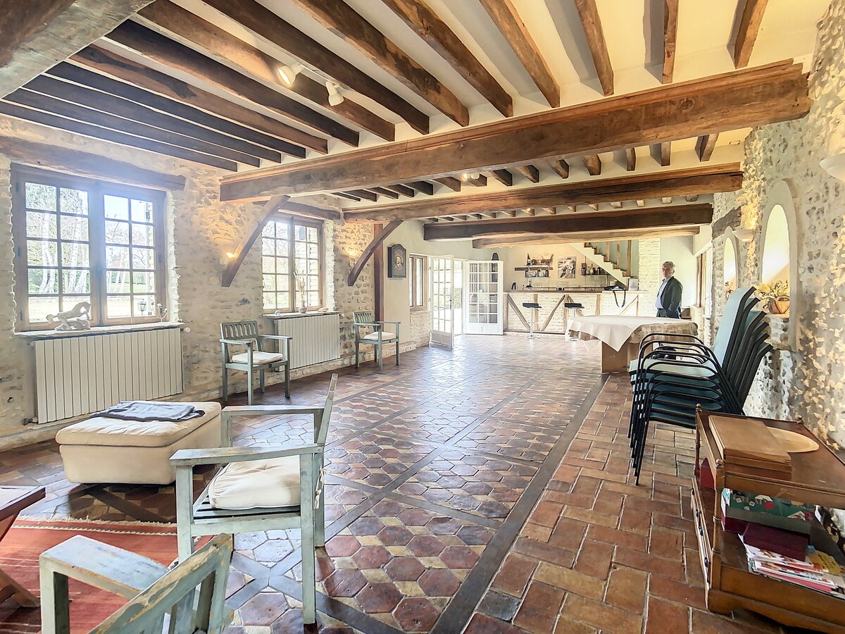 Entire Home Le Plessis-Hébert 662356