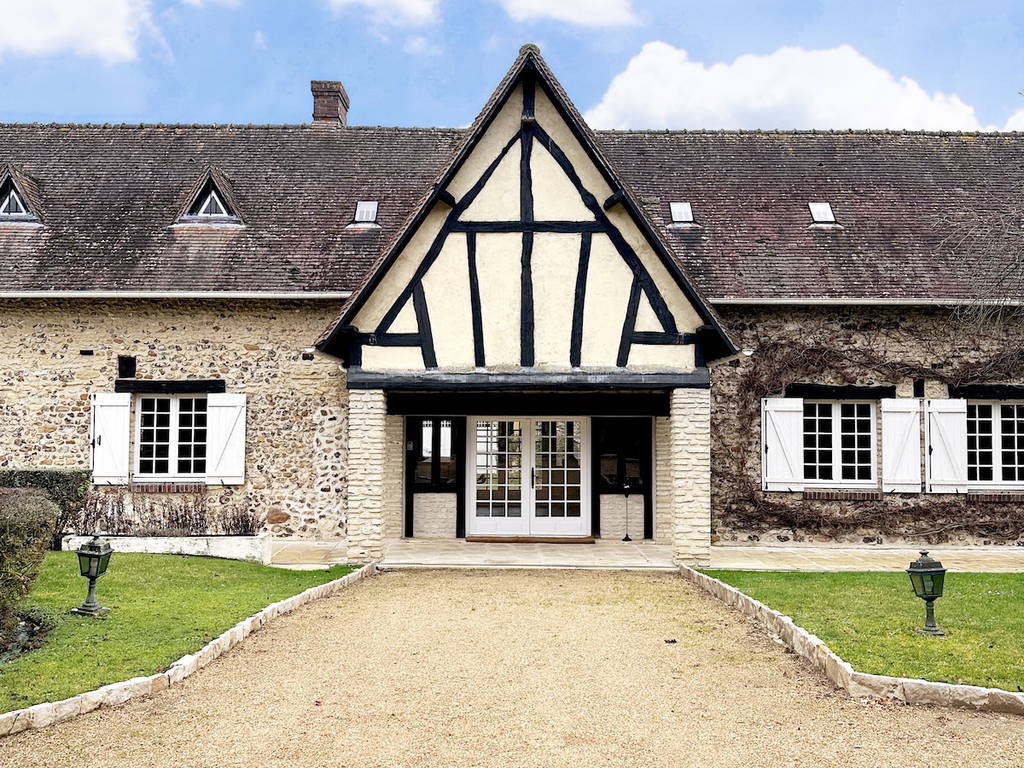 Entire Home Le Plessis-Hébert 662356-1