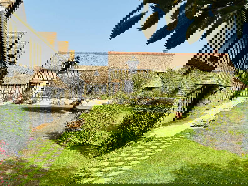 Entire Home Le Plessis-Hébert 662356-2