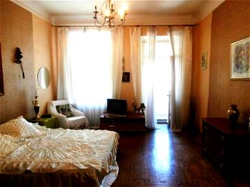 Roomlala | La Habitación En El Centro Histórico De Odessa