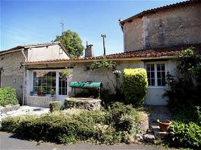 La Petite Maison, Encantadora Cotta Francesa Renovada