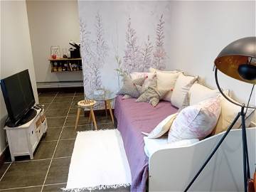 Roomlala | Ładne małe studio z ogrodem