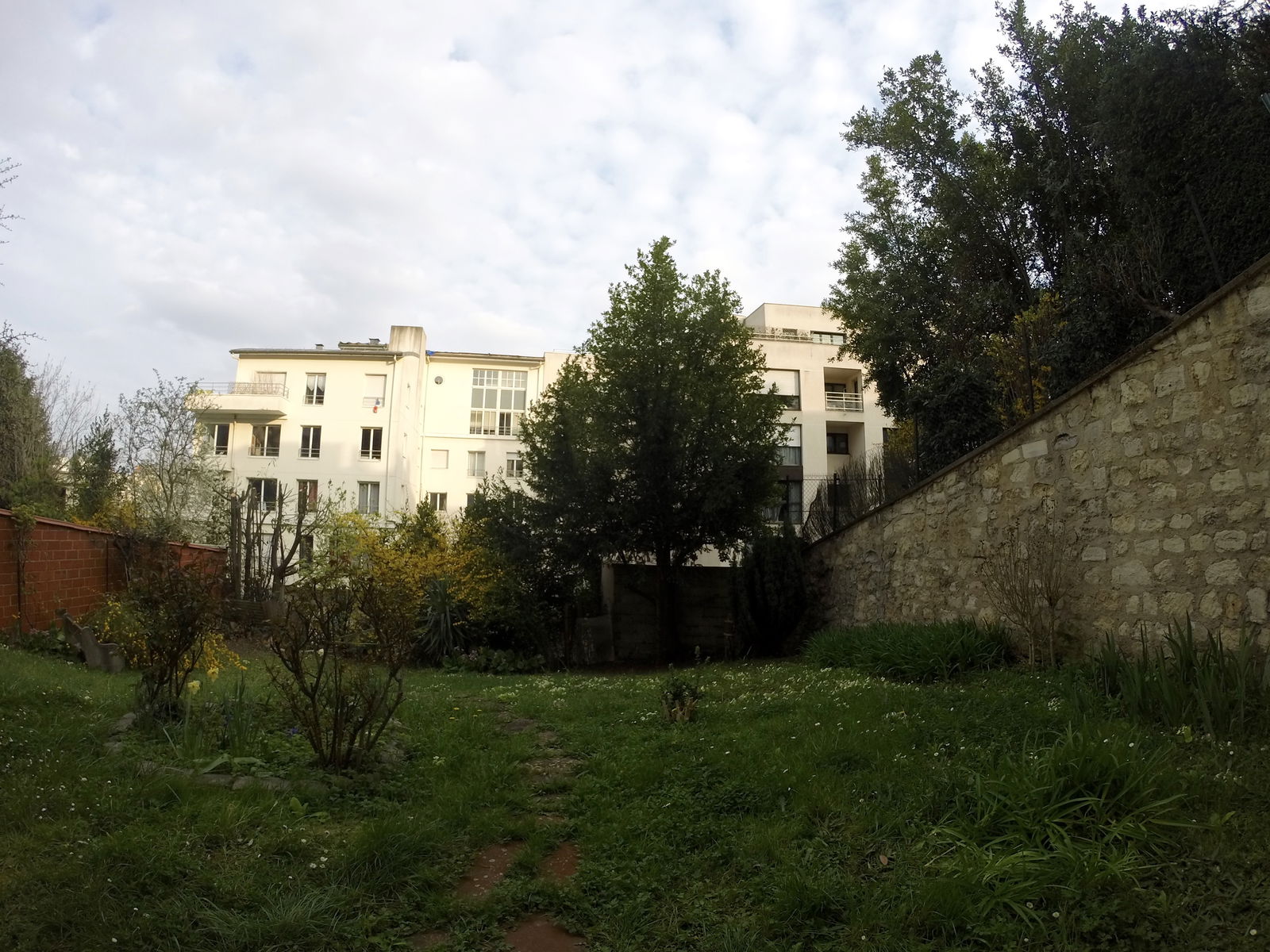 Zakwaterowanie U Rodziny Suresnes 244239