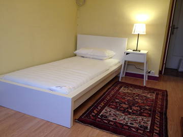 Roomlala | Ładny pokój do wynajęcia dla dziewczyny