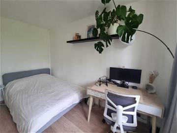 Roomlala | Ładny pokój z biurkiem w centrum Caudéran