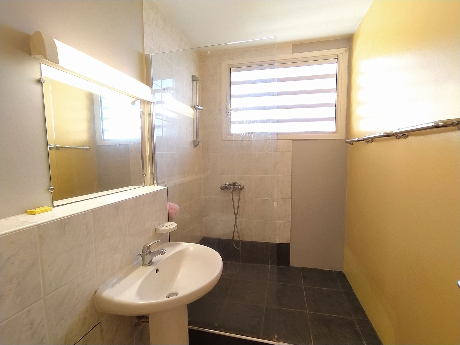 Oberoende Studio Puna'auia 250212