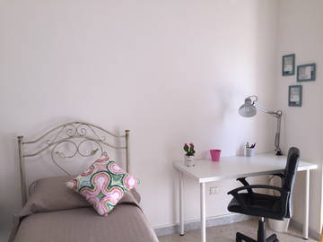 Roomlala | Large and Bright Room in Lecce