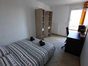Large Apartment for 3 students