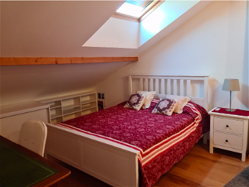 Roomlala | Large Attic Room