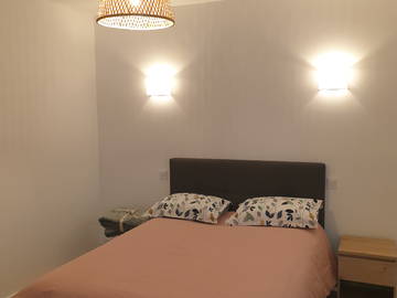 Roomlala | Large bedroom in independent accommodation