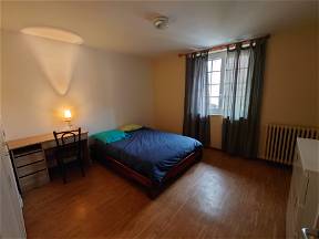 Large bedroom in town house