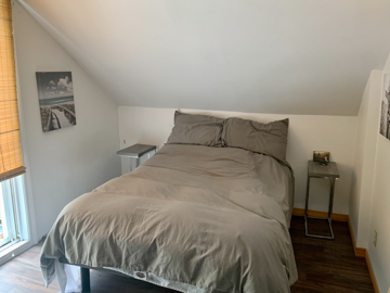 Roomlala | Large bedroom upstairs (house, waterfront, quiet)