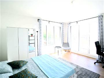 Roomlala | Large Bright And Quiet Room – 17m² - CL2