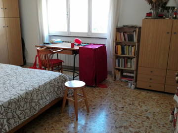 Roomlala | Large, bright private room in Rome