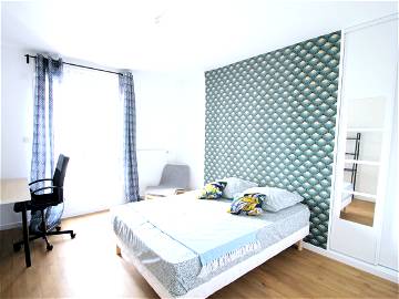 Roomlala | Large Bright Room – 15m² - CL1