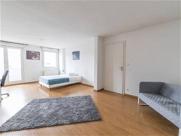 Roomlala | Large Bright Room – 23m² - ST61