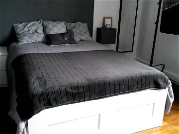 Roomlala | Large Comfortable Room Near South Station