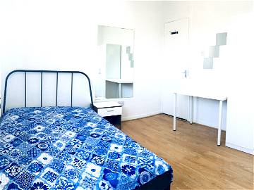 Roomlala | Large Double Ensuite Room 2 Mins To Plaistow Station