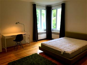 Roomlala | Large Furnished And Bright Room Facing The University