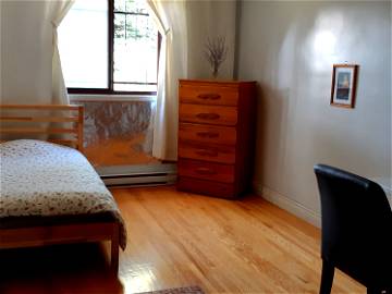 Roomlala | Large Furnished Room For Rent - Near Frederic Parc - Dec 1