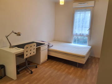 Roomlala | Large Furnished Room For Shared Student