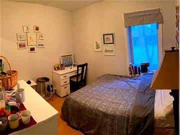 Roomlala | Large Private Bedroom Available Now, Downtown Toronto