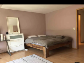 Großes Privatzimmer (24 M²) Und Badezimmer Im Einfamilienhaus