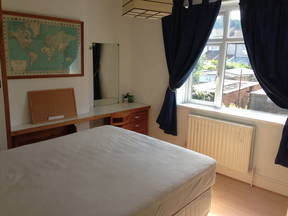 Large redecorated double room in a clean and quiet house