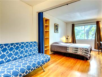 Roomlala | Large Room 2b with private lounge | All Inclusive | Metro