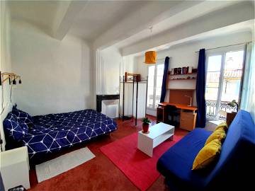 Roomlala | Large Room For Rent At The Inhabitant (Fuveau)