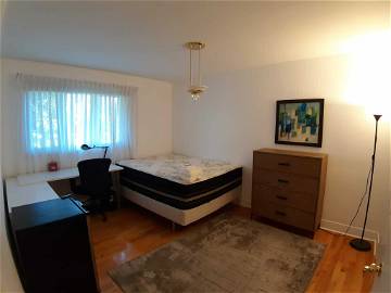 Roomlala | Large Room for Rent near ULaval