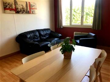 Roomlala | Large Room In Student Shared Apartment In 3 Compiègne Center