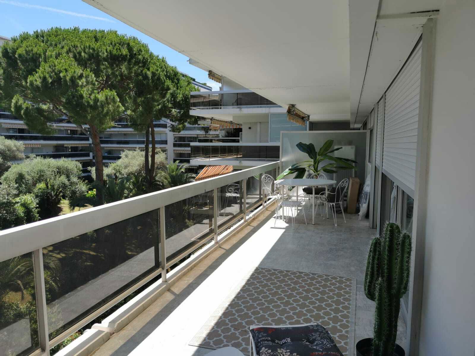 Independent Studio Antibes 258190