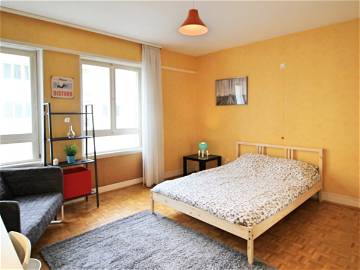 Roomlala | Large Warm Room – 17m² - ST28