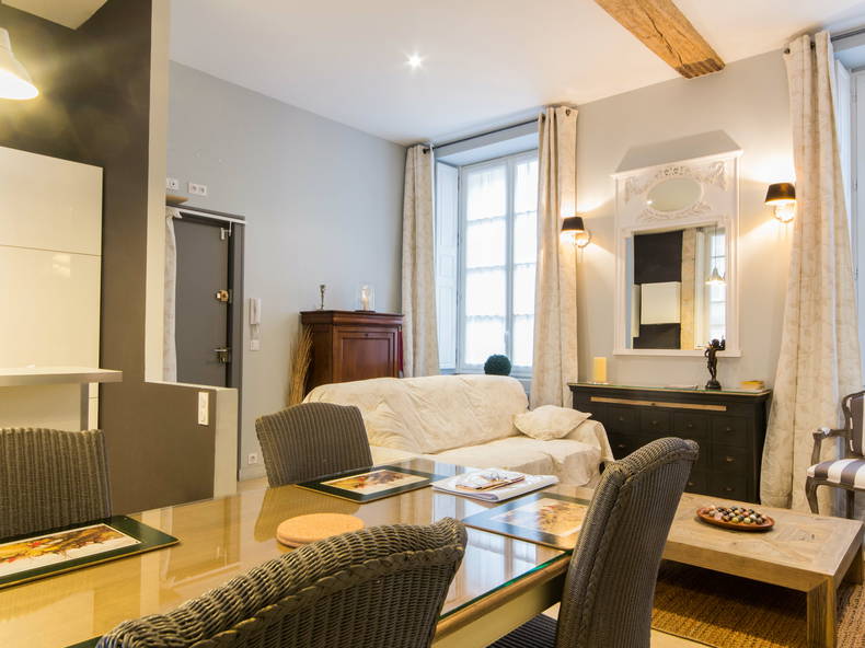 Entire Home Dijon 167763-4