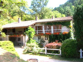 Le Moulin D'Escoutoux Grand Gite Auvergnat