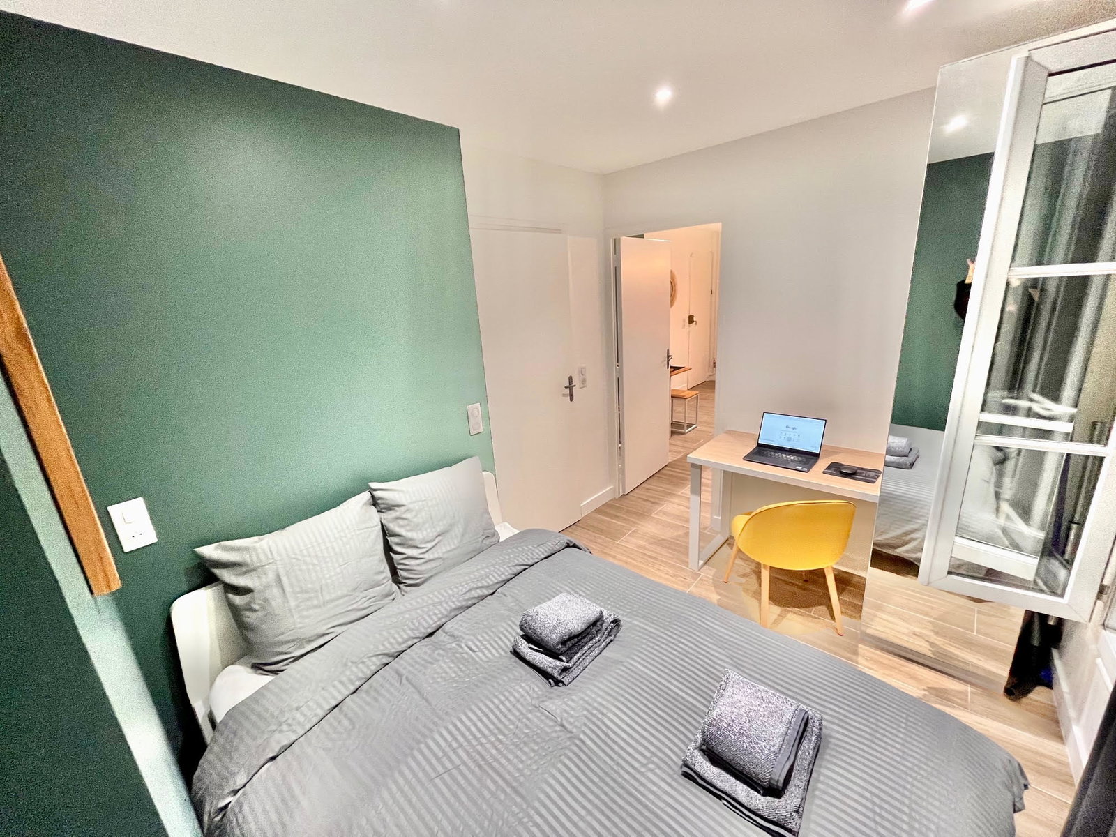 Hela Huset Clichy 470292