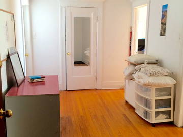 Roomlala | Lease Transfer / Downtown Room