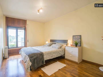 Roomlala | Lejlighed med 150m2 3 soveværelser, 2 badeværelser, garage, 