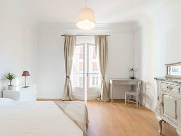 Roomlala | Ligte kamer in die middel van Lissabon