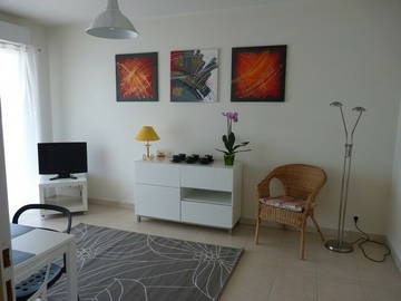 Roomlala | Lindo apartamento de 2 quartos com ar condicionado para alugar - piscina