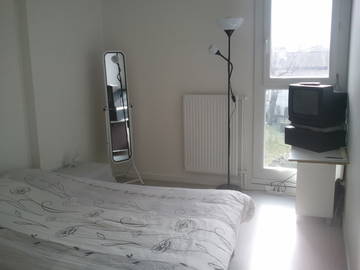 Roomlala | Lindo Quarto Com Cama De Casal Para Alugar